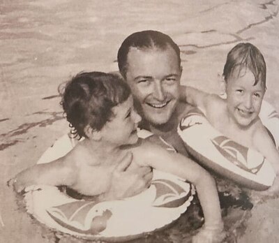 A la piscine d'AUCHY, Michel, Marianne et Nicolas été 1963